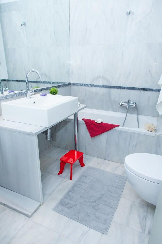 Venus Boutique Apartment Next To Athens Museum Bagian luar foto